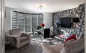 2 Bdrm Sleeps 6 Near Top Attractions Free Parking